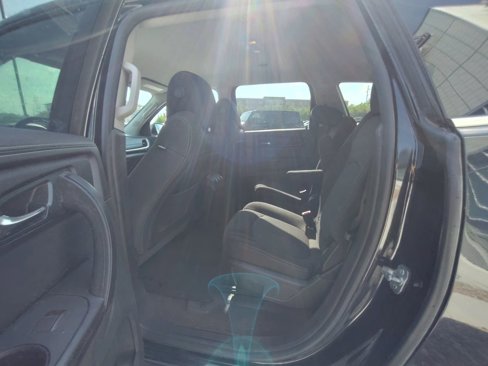 Used 2017 Chevrolet Traverse LT w/ Style and Technology Package image 12