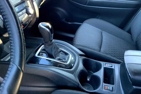 Used 2019 Nissan Rogue SV image 14