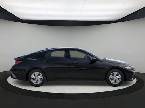 New 2025 Hyundai Elantra SE image 7