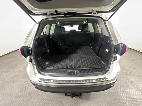 Used 2018 Toyota Highlander LE image 12