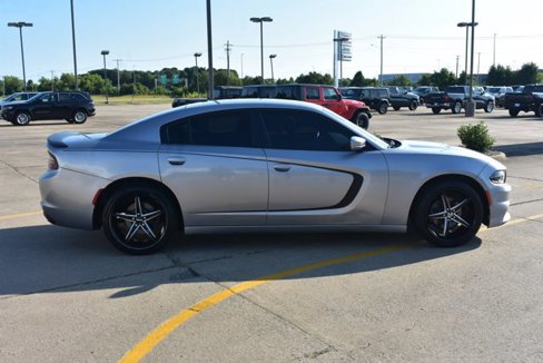 Used 2017 Dodge Charger SE w/ Popular Equipment Group image 4