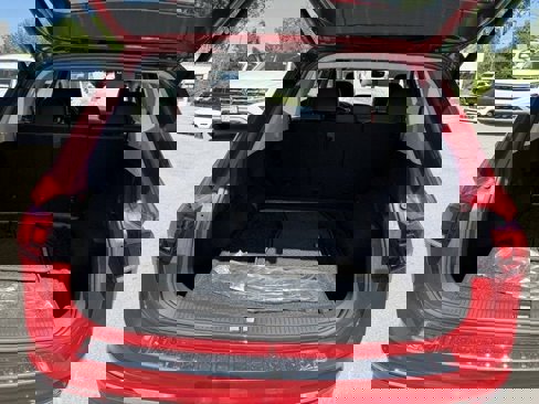 Certified 2022 Volkswagen Tiguan SE image 6