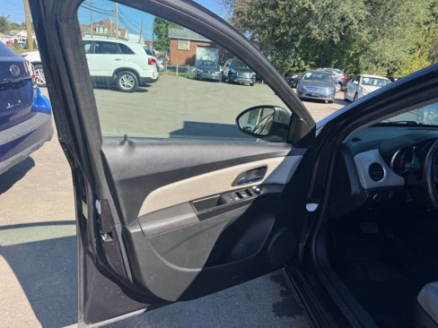 Used 2014 Chevrolet Cruze LT image 9