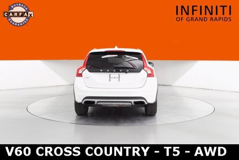 Used 2016 Volvo V60 T5 Cross Country w/ Climate Package image 4