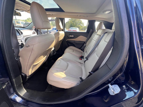 Used 2015 Jeep Cherokee Limited w/ Luxury Group image 16