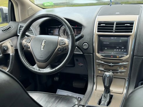 Used 2012 Lincoln MKX AWD image 22