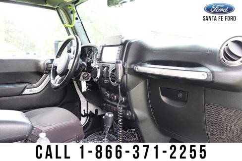 Used 2015 Jeep Wrangler Unlimited Rubicon w/ Connectivity Group image 38
