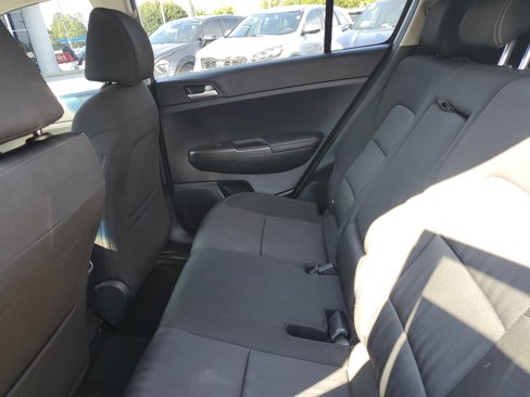 Used 2022 Kia Sportage LX image 11