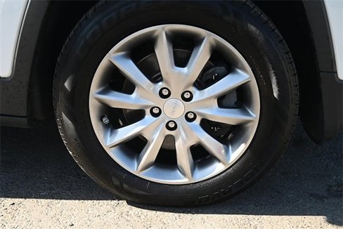 Used 2018 Jeep Cherokee Limited image 9