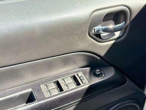 Used 2016 Jeep Patriot High Altitude image 16