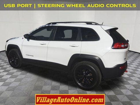 Used 2015 Jeep Cherokee Trailhawk w/ Comfort/Convenience Group image 2