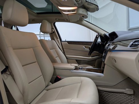 Used 2016 Mercedes-Benz E 350 4MATIC Wagon w/ Premium Package image 26