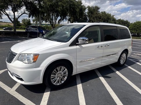 Used 2015 Chrysler Town & Country Limited w/ Trailer Tow Group image 5