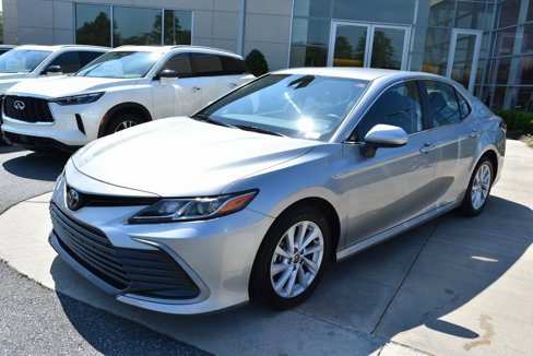 Used 2022 Toyota Camry LE image 9