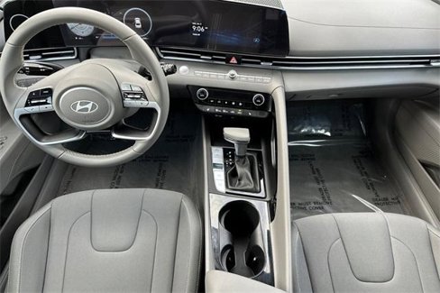 Used 2024 Hyundai Elantra SEL w/ Convenience Package image 14