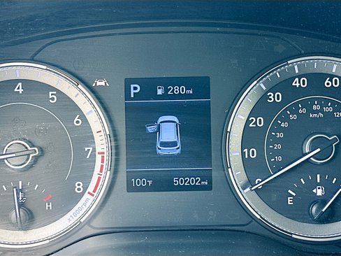 Used 2022 Hyundai Venue Limited image 12