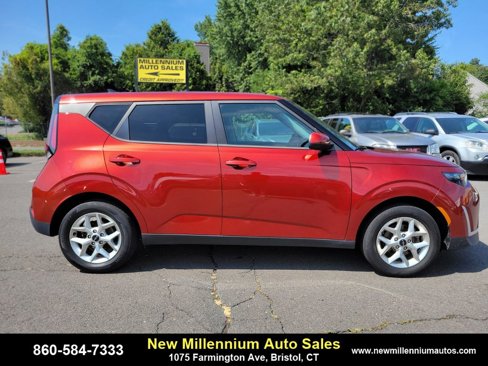 Used 2023 Kia Soul LX w/ LX Technology Package image 6