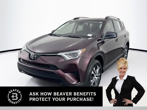 Used 2018 Toyota RAV4 LE image 1