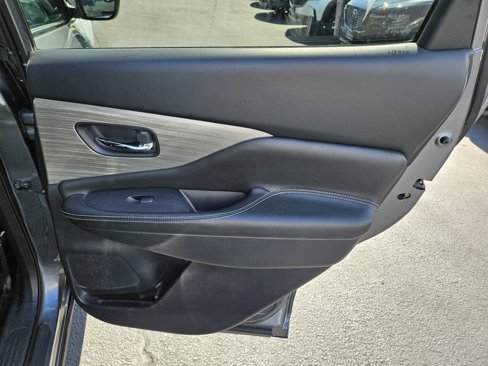 Used 2018 Nissan Murano SV image 13