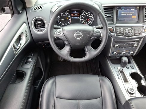 Used 2020 Nissan Pathfinder SL image 12