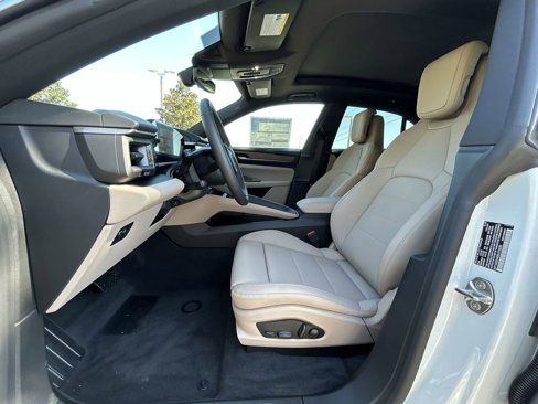 New 2025 Porsche Macan Electric image 13
