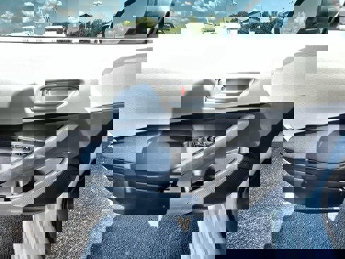 Used 2021 Toyota Corolla LE w/ Carpet Mat Package (TMS) image 19