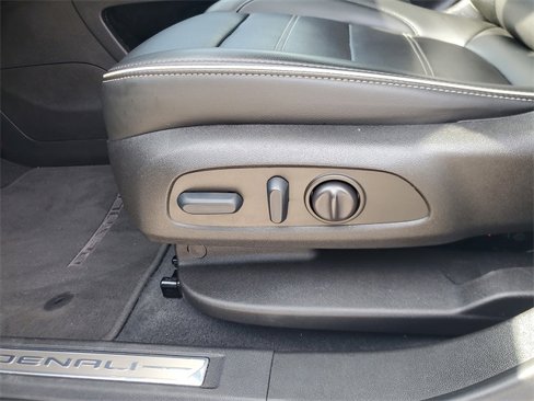 Used 2022 GMC Acadia Denali image 17
