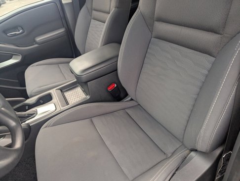 Used 2022 Nissan Frontier SV w/ Technology Package image 19