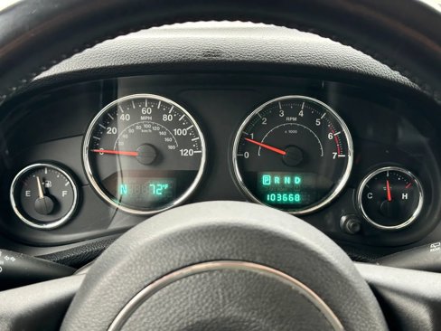 Used 2014 Jeep Wrangler Unlimited Sahara image 11