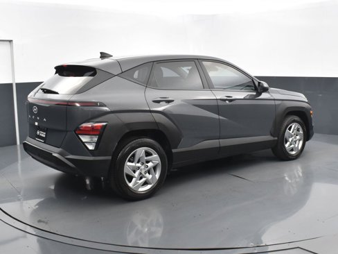 Certified 2025 Hyundai Kona SE image 4