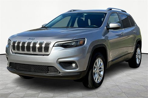 Used 2019 Jeep Cherokee Latitude w/ Cold Weather Group image 3