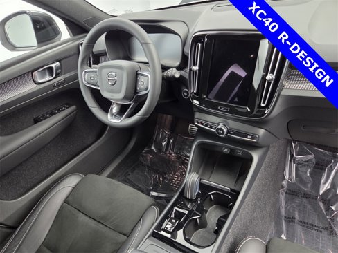 Used 2022 Volvo XC40 T5 R-Design w/ Advanced Package image 11