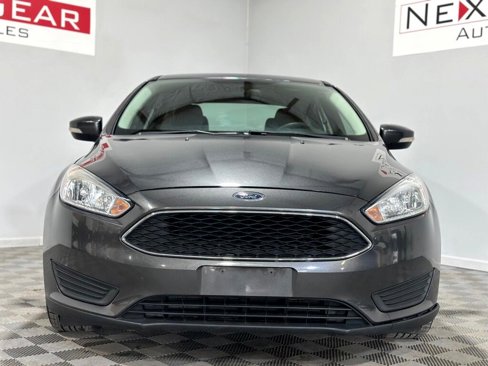 Used 2017 Ford Focus SE image 2