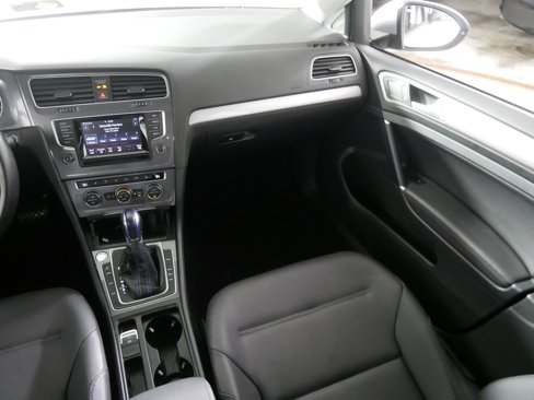 Used 2015 Volkswagen e-Golf SEL Premium image 11