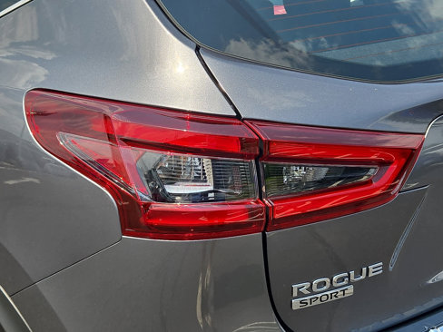 Used 2022 Nissan Rogue Sport SV w/ Technology Package image 11