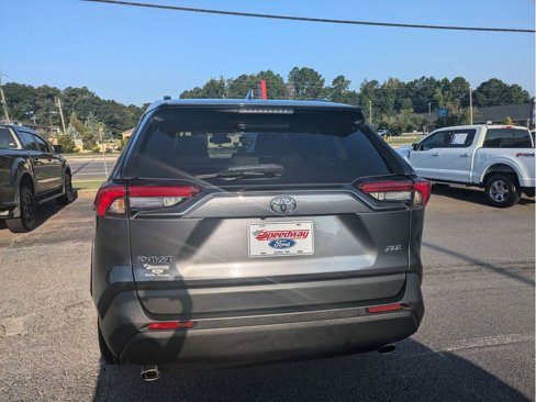 Used 2021 Toyota RAV4 XLE image 10
