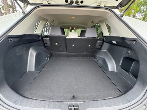 Used 2020 Toyota RAV4 XLE image 16