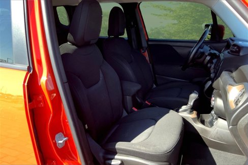 Used 2017 Jeep Renegade Latitude w/ Cold Weather Group image 27