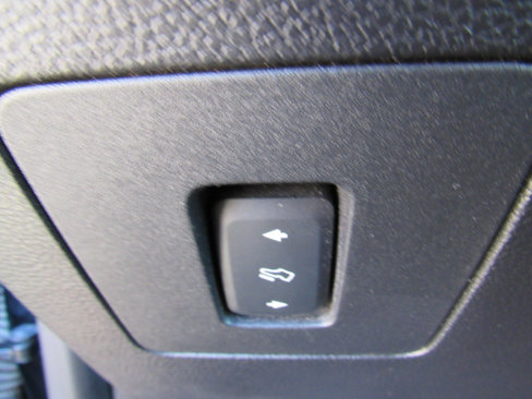 Used 2015 Ford F150 Platinum w/ Equipment Group 701A Luxury image 11
