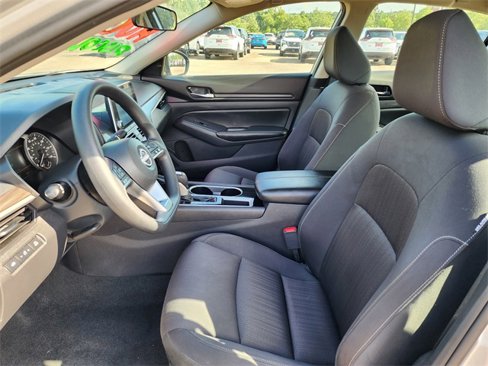 Used 2024 Nissan Altima 2.5 SV image 7