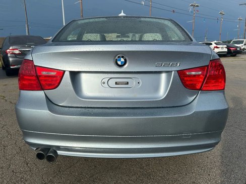 Used 2011 BMW 328i xDrive Sedan image 4