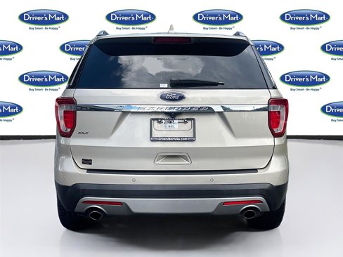 Used 2017 Ford Explorer XLT w/ Equipment Group 202A image 7