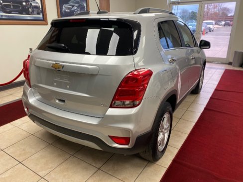 Used 2020 Chevrolet Trax LT w/ LT Convenience Package image 7