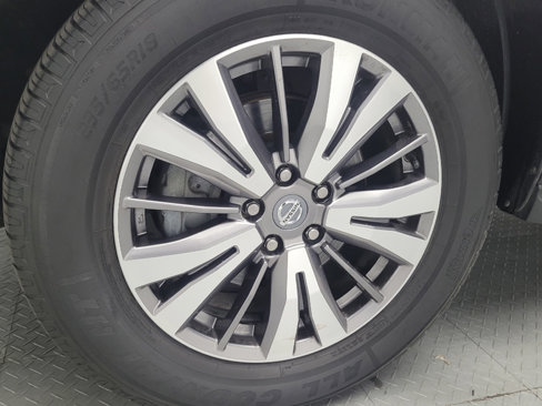 Used 2019 Nissan Pathfinder SV image 31