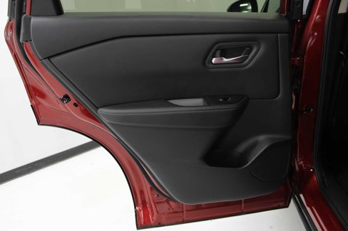 Used 2024 Nissan Rogue SV image 31