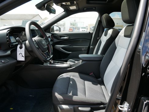 New 2025 Chevrolet Trax RS w/ Sunroof Package image 11