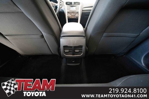Used 2017 Ford Fusion SE image 22