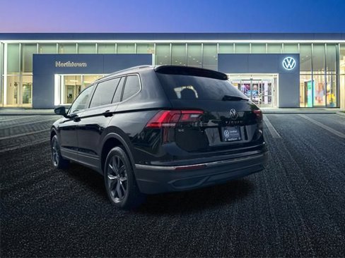 Certified 2022 Volkswagen Tiguan SE image 6