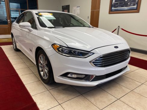 Used 2017 Ford Fusion Energi SE image 3