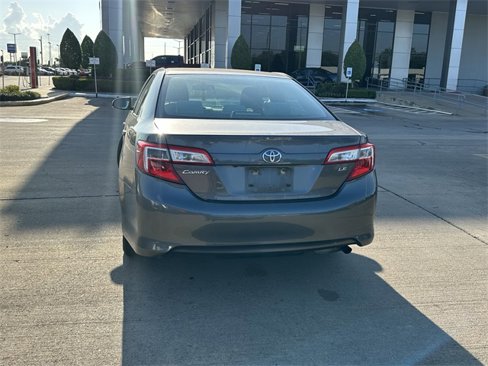 Used 2014 Toyota Camry L image 6